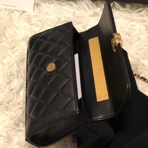 Chanel Flab Phone Holder with Chain - Picture 11 of 17